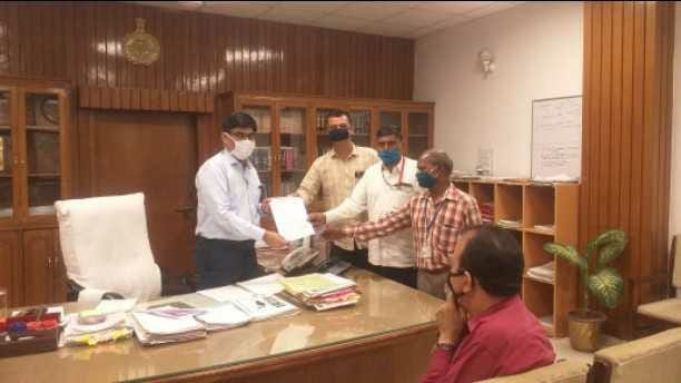 Municipal and fire employees gave notice of agitation to District Deputy Commissioner and Municipal Commissioner